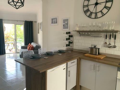 Tres Hermanos - Spacious Modern 2 Bedroom Apartment