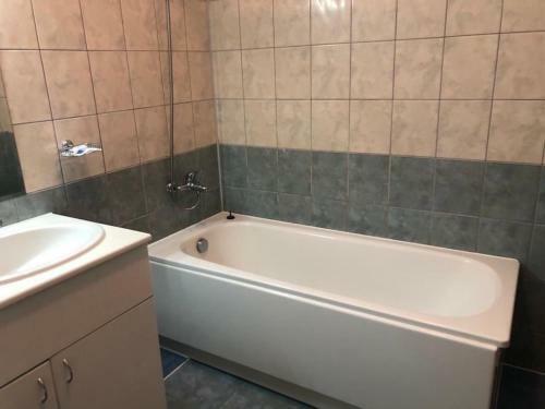 Flora Apartment 612a