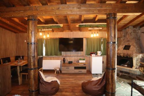 Roots Apartment