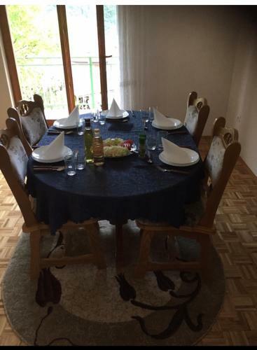 Bra?e D?ubo, Jajce