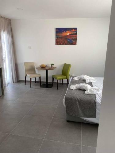Apartamento Ellenapa Apts & Studios