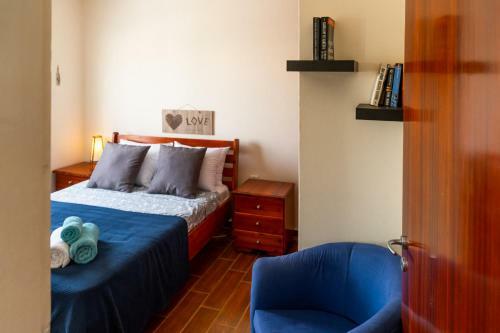 Gold Feathers Apartment