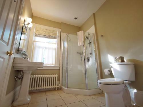 Bed & Breakfast No 1 Grafton Inn