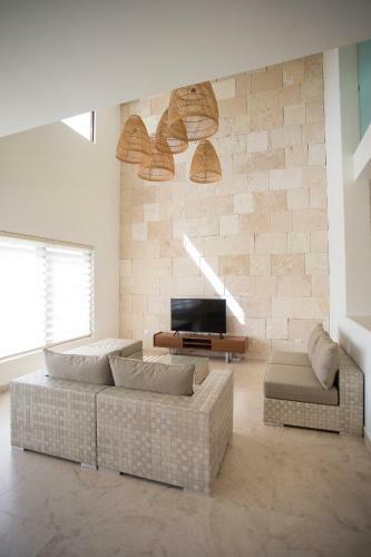 Ocean View 4 Br House- Beach, Private Pool&jacuzzi