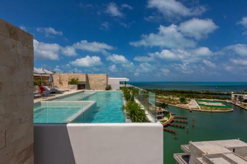 Apartamento Ocean View Condo - Beach, Pool & Jacuzzi!