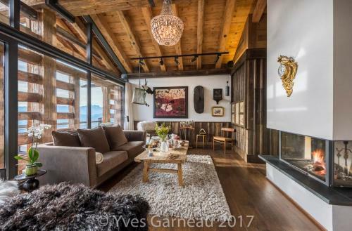 Artsy Luxurious Ski-in-out-chalet