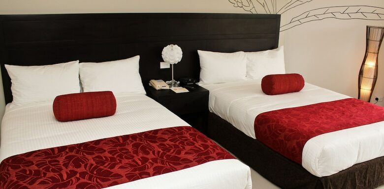 Tanoa Waterfront Hotel