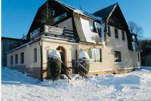 Hostal Restaurace A Penzion M�ja
