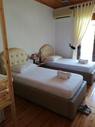Hostal Nako Guest House Bar&restaurants