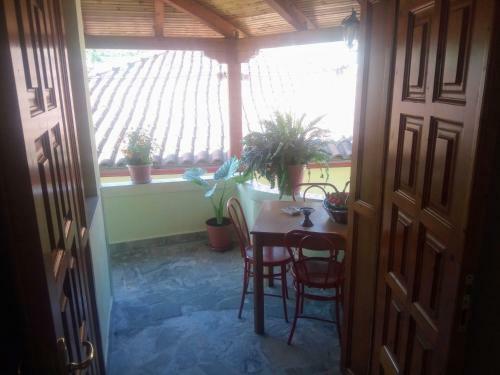 Hostal Nako Guest House Bar&restaurants