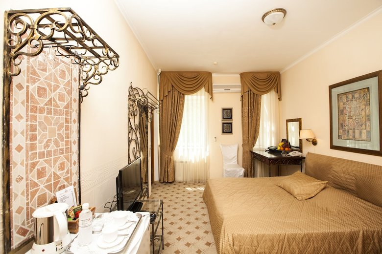 Business Hotel