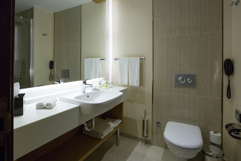Dedeman Oskemen Tavros Hotel