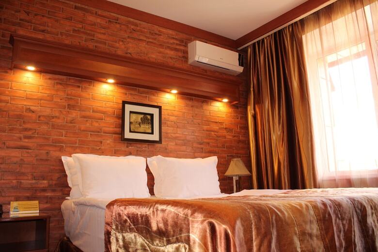 Uyut Hotel