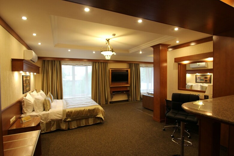 Uyut Hotel