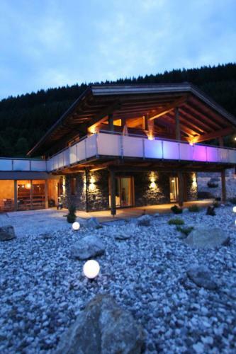 Mountain Chalet R