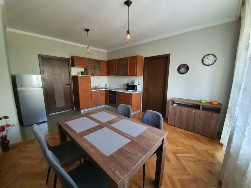 Danny Apartment