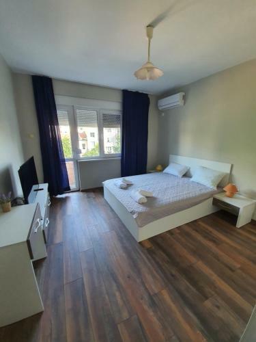 Danny Apartment