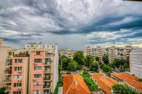 Buda High Steps Sunny Apartment - 5min To Beach