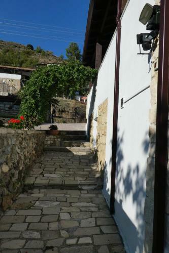 Lola's Cottage & Garden