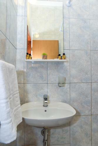 Villa Holiday Home With 4 Studio Apartments