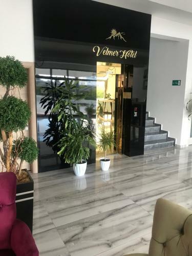 Velmer Hotel