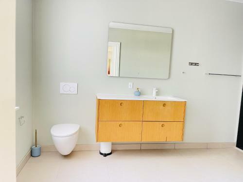 Aday - 2 Bedroom Apartment With Patio