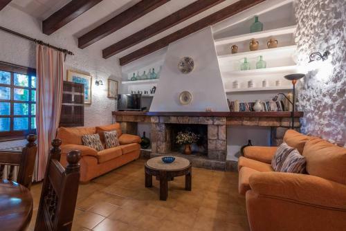 Cuixach - Stone Mallorcan Villa In Pollensa