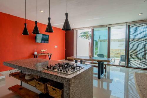 New Modern Villa, Private Pool, High Internet Speed, 2 Blocks From The Beach