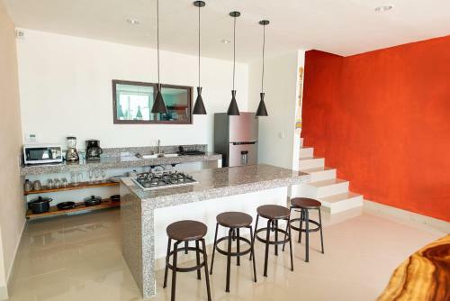 New Modern Villa, Private Pool, High Internet Speed, 2 Blocks From The Beach