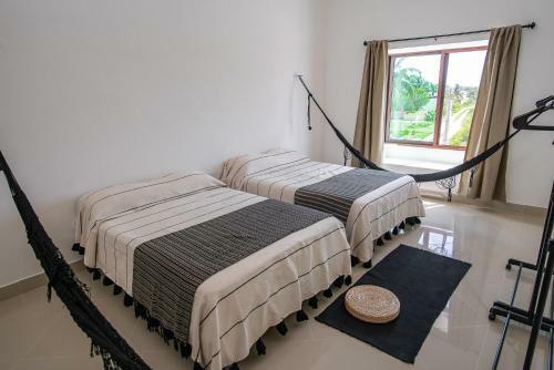New Modern Villa, Private Pool, High Internet Speed, 2 Blocks From The Beach