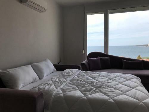 Sunny Bay Apartments