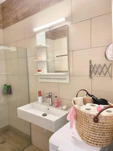 Iraa's Apartment Sarand�
