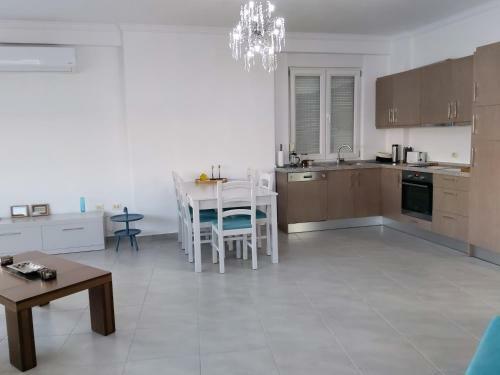 Sunset By The Sea Apartments - Private Beach
