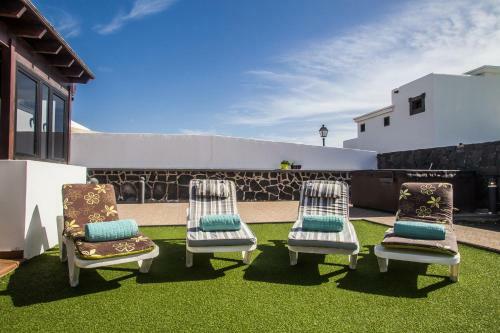 Inviting 2-bed Villa In Playa Blanca
