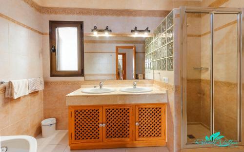 Exceptional 3-bed Villa Private Pool And Jacuzzi