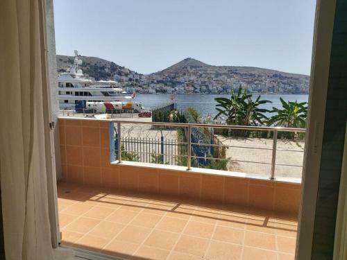''sea View Apartment'' - Port Side