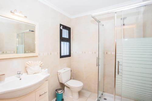 Remarkable 4-bed Villa In Playa Blanca
