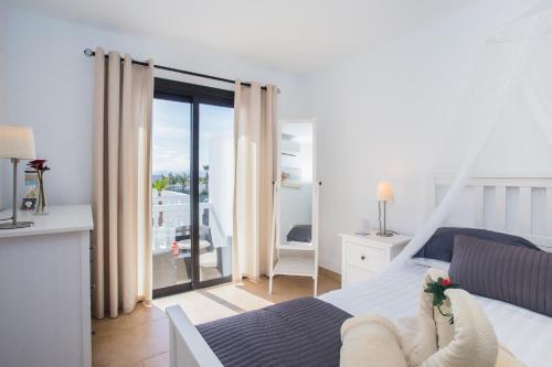 Remarkable 4-bed Villa In Playa Blanca