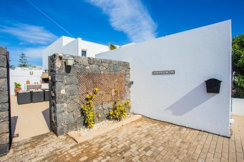 Remarkable 4-bed Villa In Playa Blanca