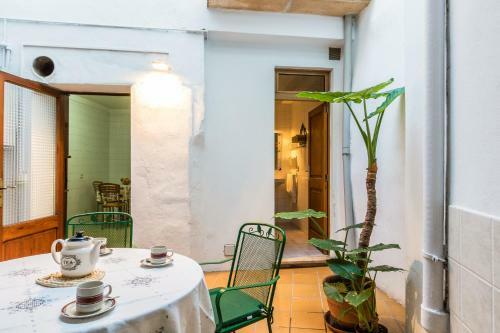 Lleon Town House In Pollensa, Mallorca