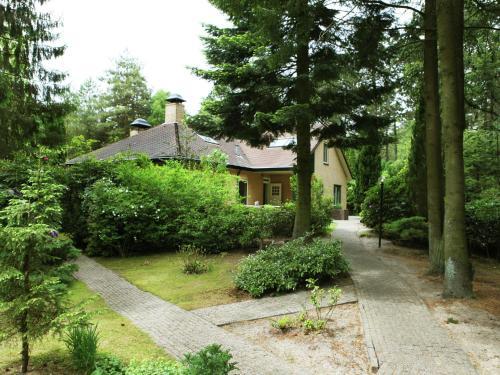 Villa De Grove Den