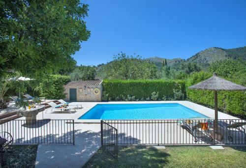 Charming Villa Pau With Great Views