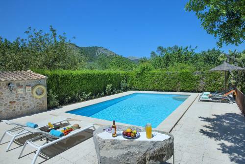 Charming Villa Pau With Great Views