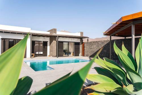 3 Bedroom Villa Pool Short Walk From Papagayo Beach