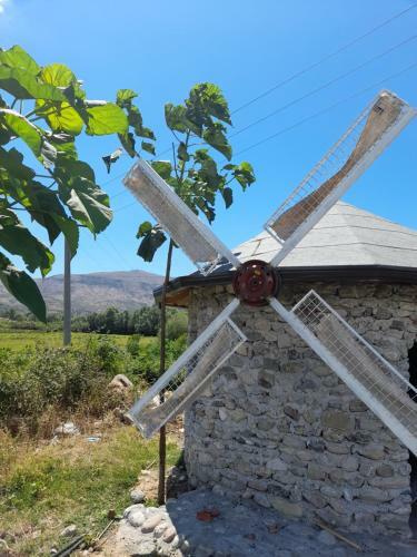 Windmill Shkodra Gesthouse Camping & Grill