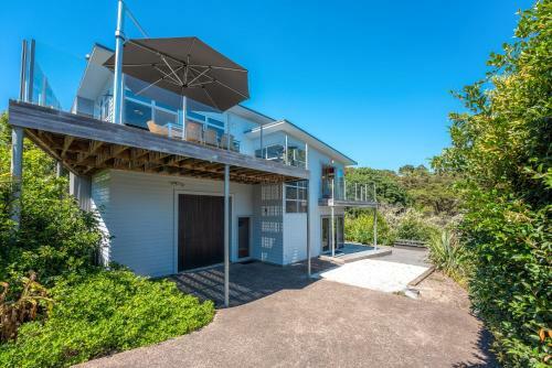 Onetangi Oasis - Waiheke Island Holiday Home