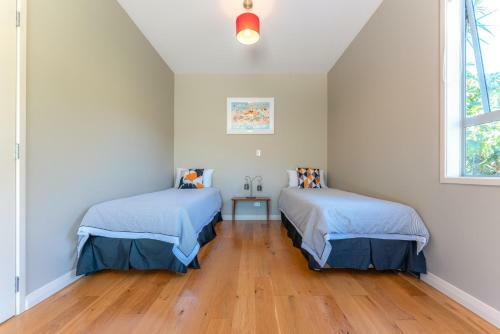Onetangi Oasis - Waiheke Island Holiday Home