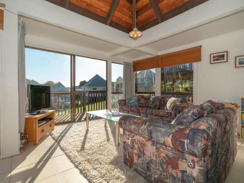 Getaway - Onemana Holiday Chalet