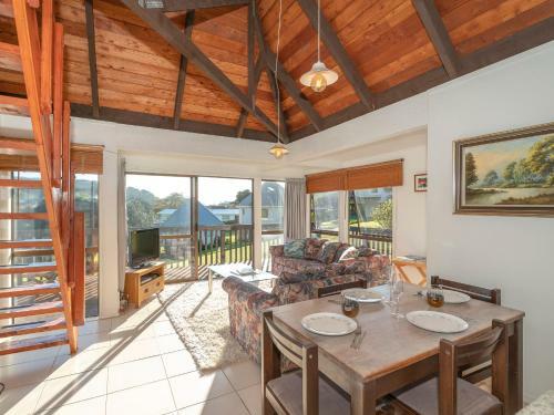 Getaway - Onemana Holiday Chalet