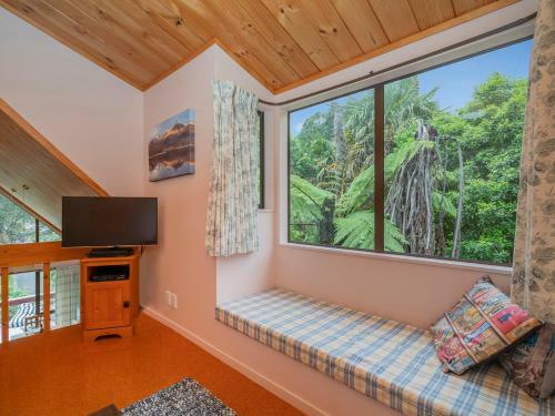 Tui's Grove - Onemana Holiday Home
